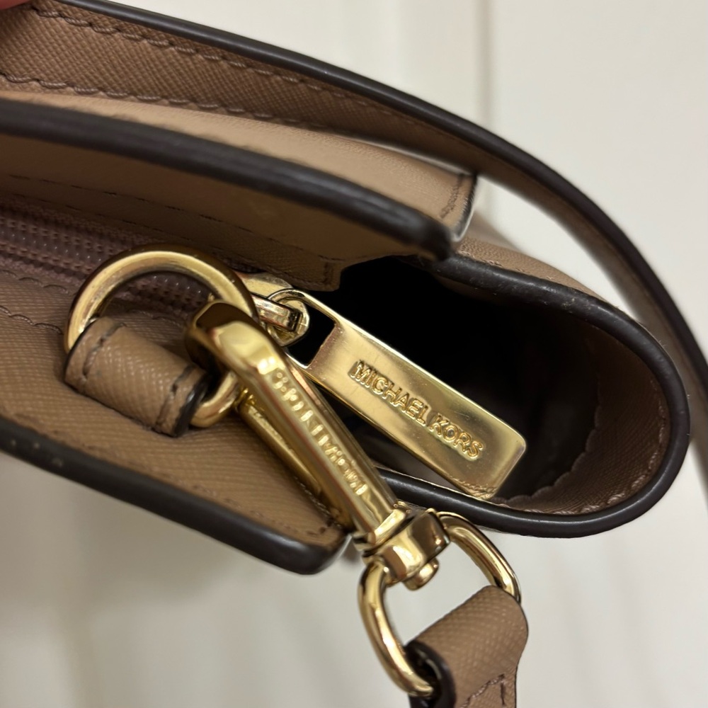 Michael Kors taupe Selma crossbody - Like New - Picture 9 of 10